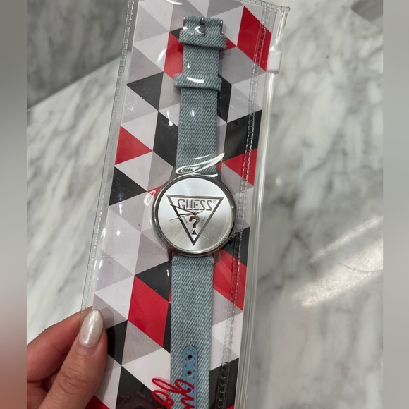 Guess Woman’s Watch- NWT - Picture 7 of 7